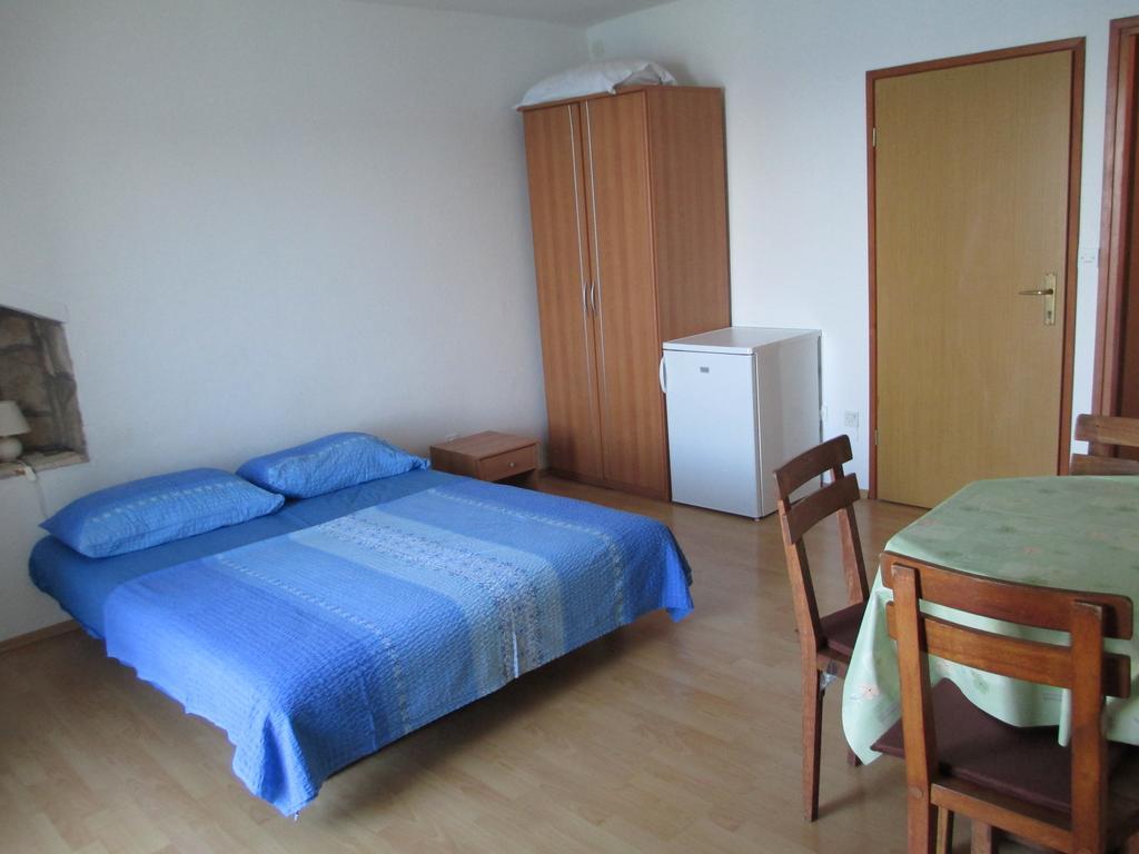 Apartments Acalinovic Vis Quarto foto