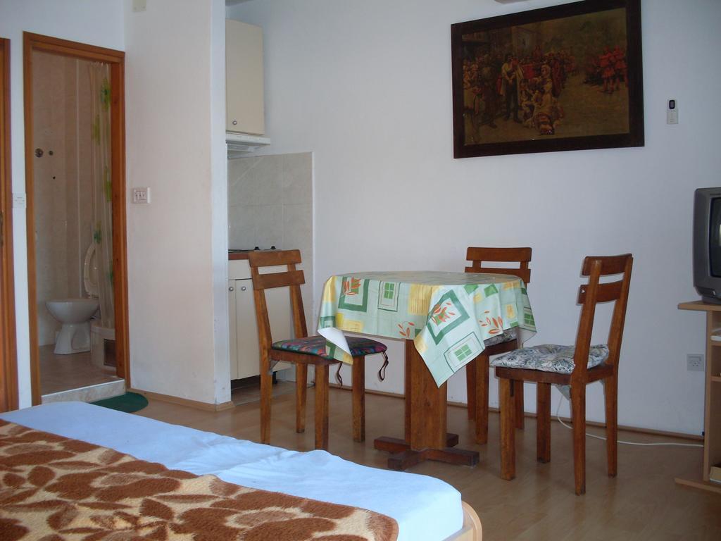 Apartments Acalinovic Vis Quarto foto
